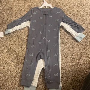 Carter’s set- sleeper and play outfit NWT